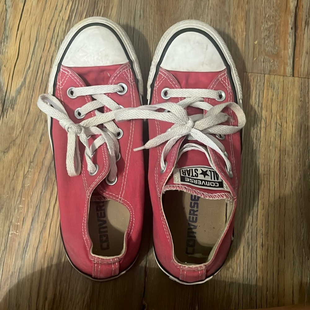 Women size 4 
Pink converse